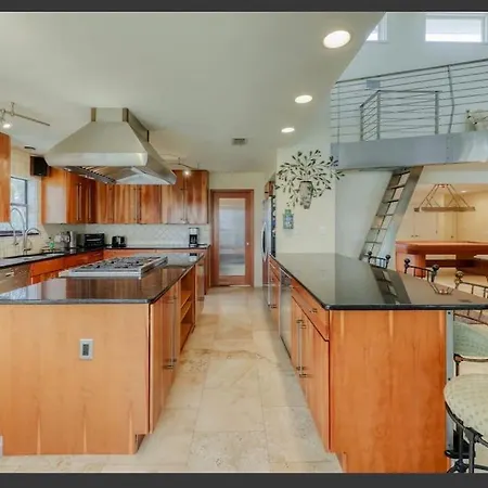Exclusive Getaway Grand Canal Home Near Pensacola Beach
